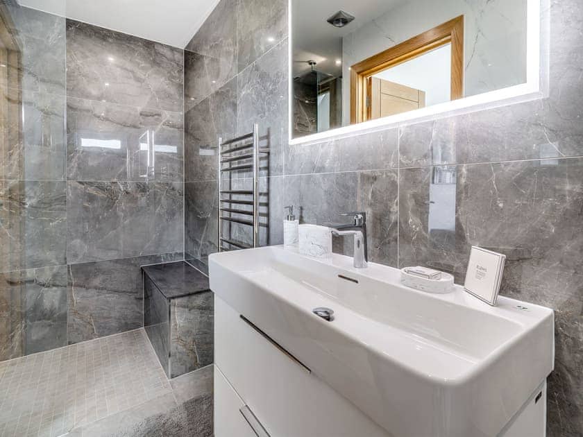 En-suite | Y Gelli, Pontyates