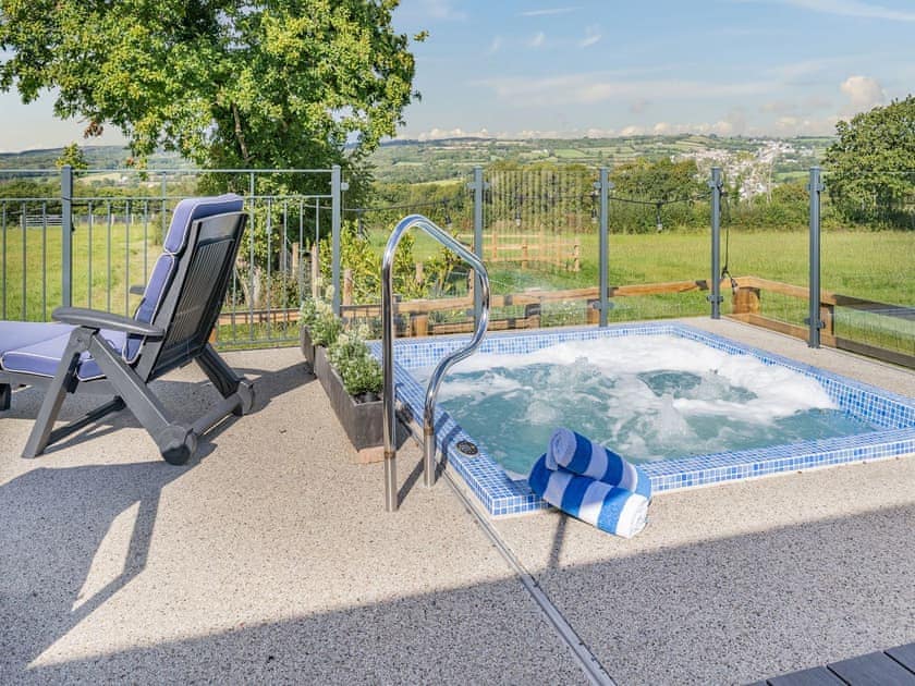 Hot tub | Y Gelli, Pontyates