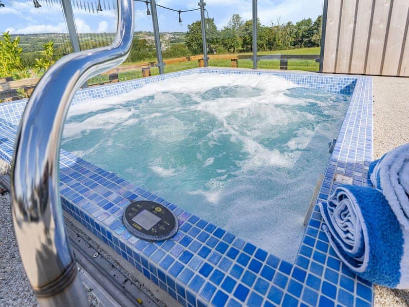 Hot tub | Y Gelli, Pontyates
