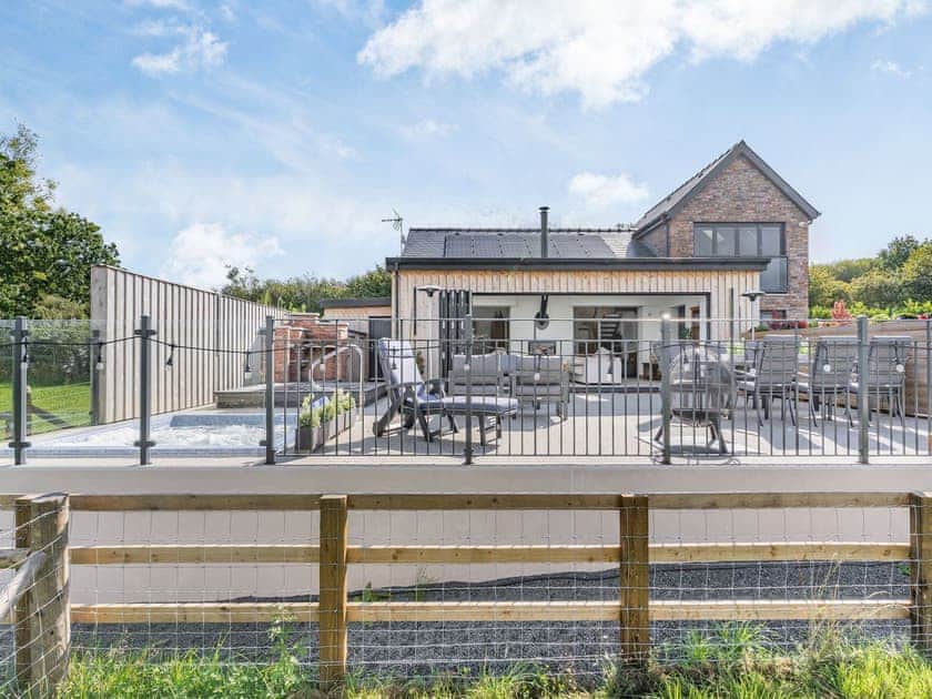 Outdoor area | Y Gelli, Pontyates