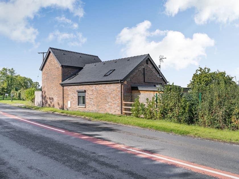 Exterior | Y Gelli, Pontyates