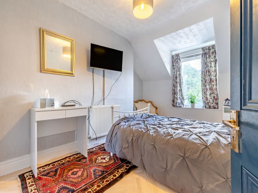 Double bedroom | 6 Fairfield Road, Buxton