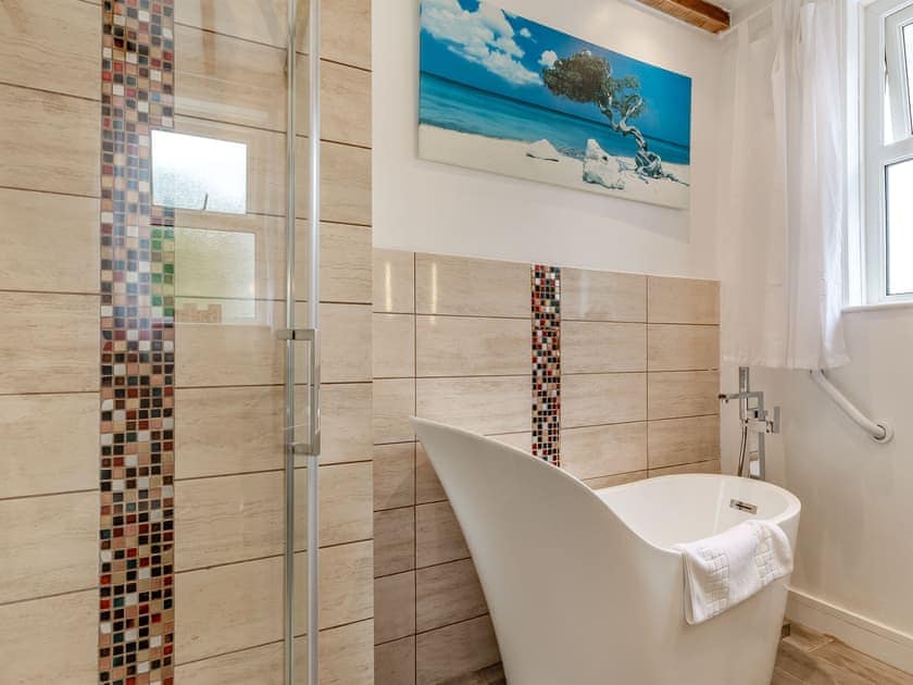Bathroom | Blue Waters ApartmentsShoreline, Goodrington, near Paignton