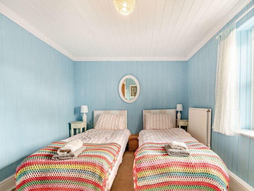 Twin bedroom | Vinca Cottage, Burniston, near Scarborough