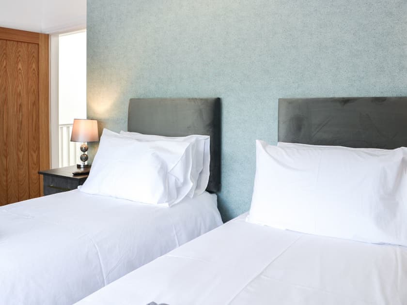 Twin bedroom | Linden Manor, Bridlington