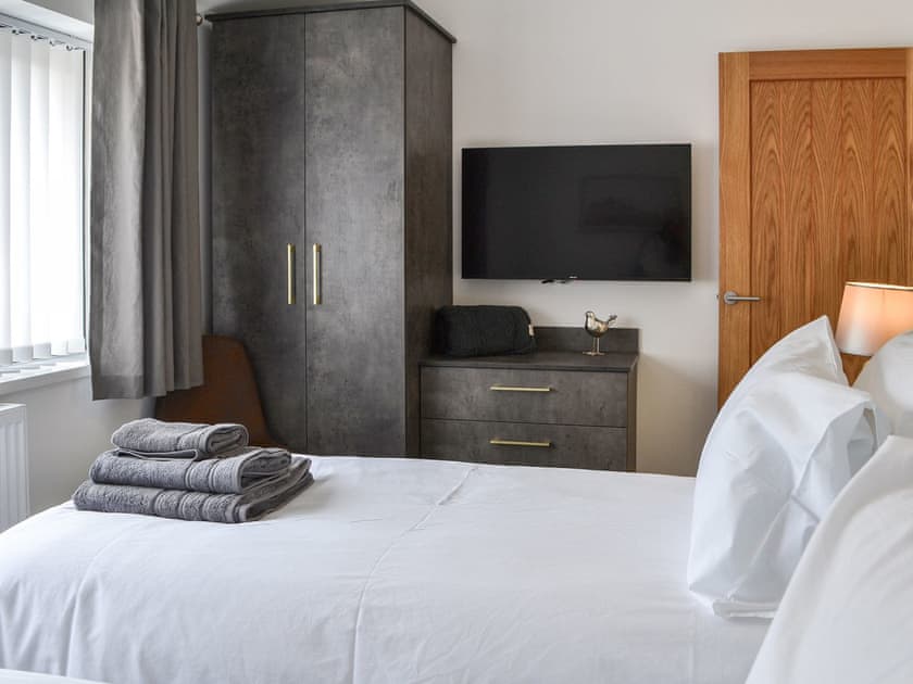 Twin bedroom | Linden Manor, Bridlington