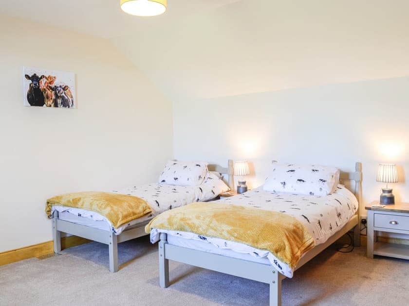 Twin bedroom | West Lanegate Farmhouse, Amisfield