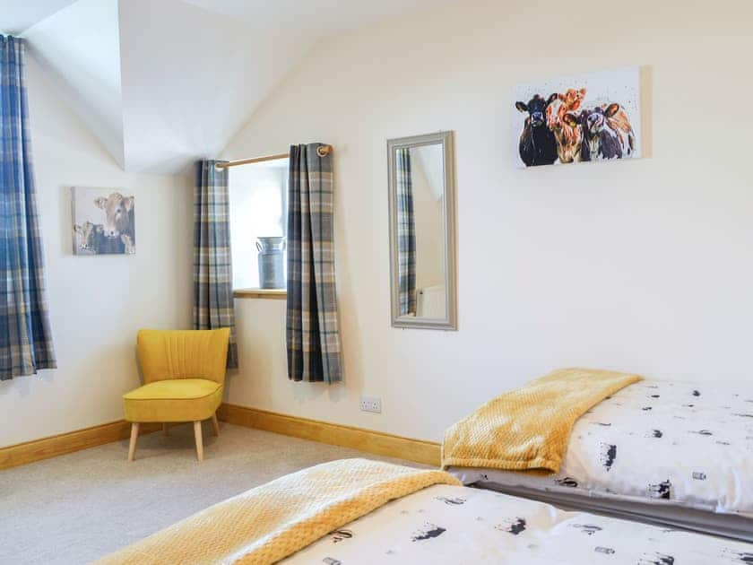 Twin bedroom | West Lanegate Farmhouse, Amisfield