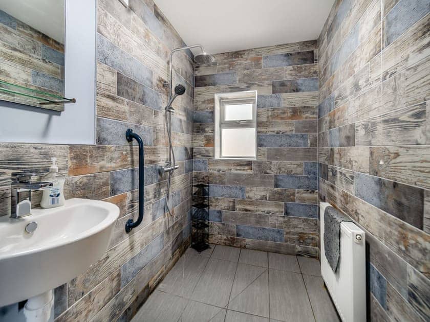Shower room | Riviera Cottage, Sewerby, near Bridlington