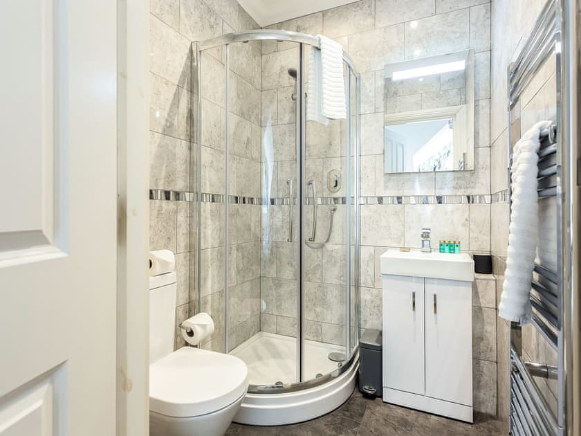 En-suite | Daintree, Bournemouth