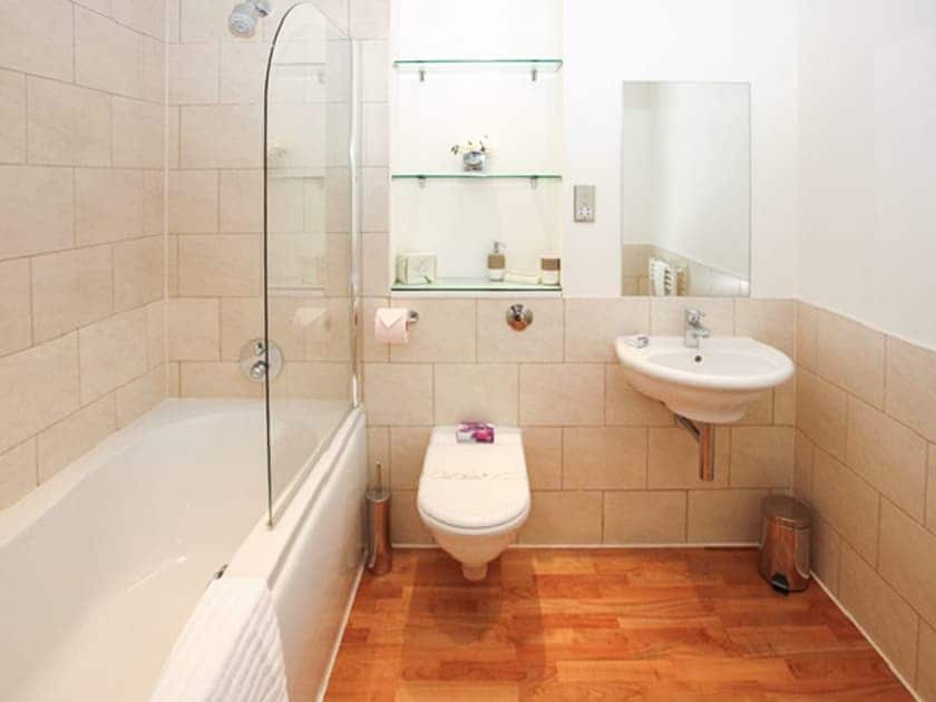 Bathroom | Les Bateaux, Poole