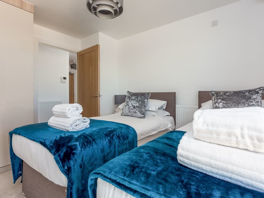 Twin bedroom | Sea Breeze, Bournemouth