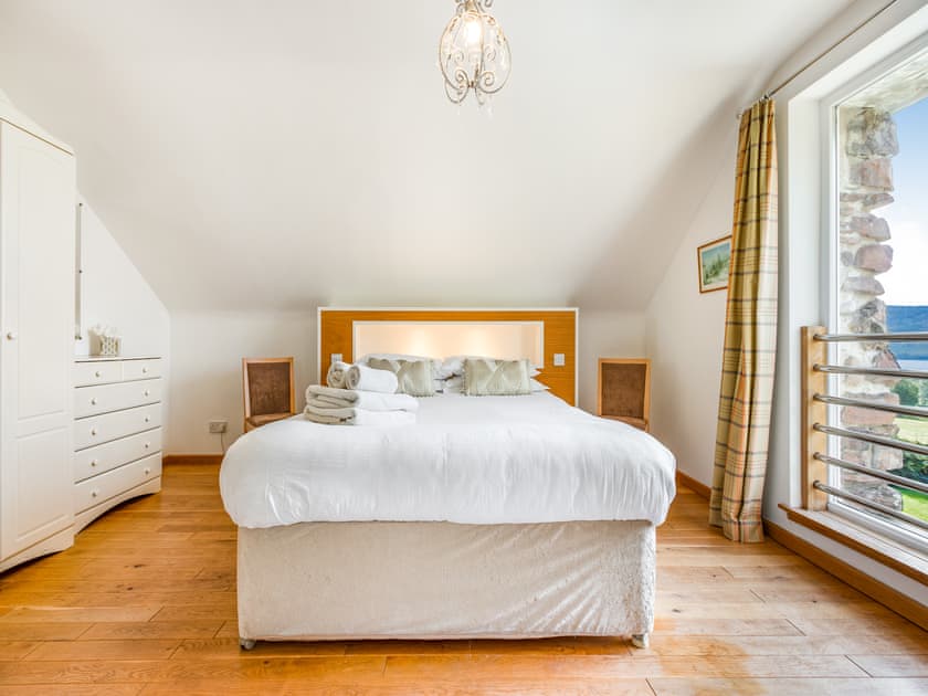 Double bedroom | House by the Loch, Loch Duntelchaig, near Inverness