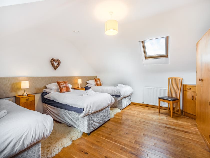 Twin bedroom | House by the Loch, Loch Duntelchaig, near Inverness