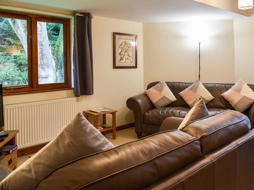 Living room/dining room | Cysgod Y Coed, Llanbedr