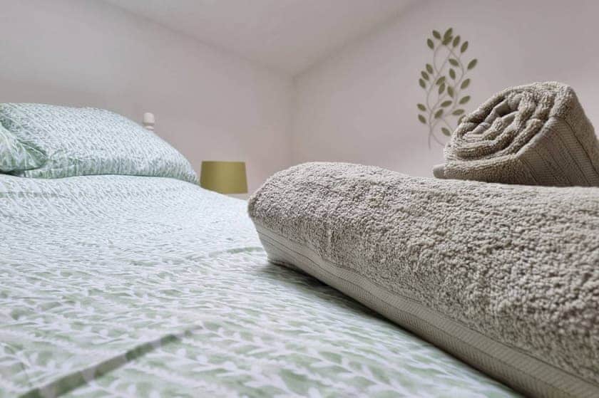 Stable Barn Apartment - Hallagenna Farm Properties, Bodmin Moor
