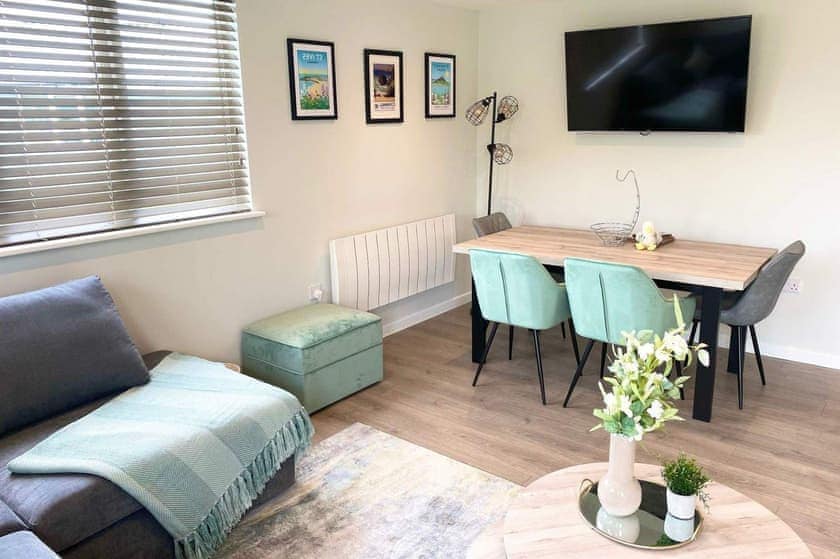 Holywell - Carnebo Holiday Barns, Perranporth