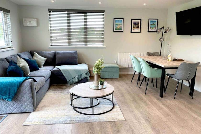 Holywell - Carnebo Holiday Barns, Perranporth