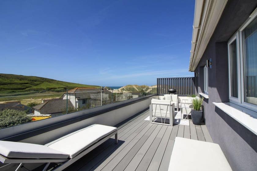 Blue Horizons - Bonnie View Beach Apartments, Holywell Bay