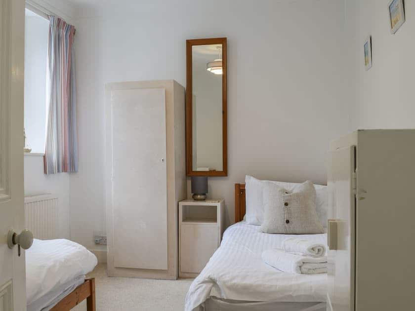 Twin bedroom | Caerleon, Salcombe