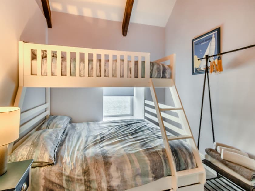 Bunk bedroom | Point House, Milford Haven