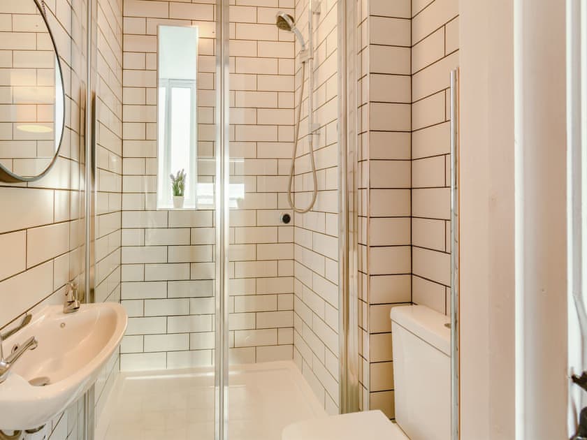 Bathroom | Point House, Milford Haven