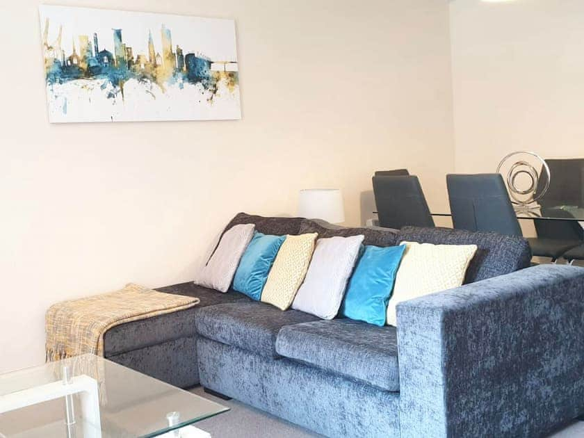 Living area | Renta Apartments 4 - 61 - Whitestar Apartments, Southampton