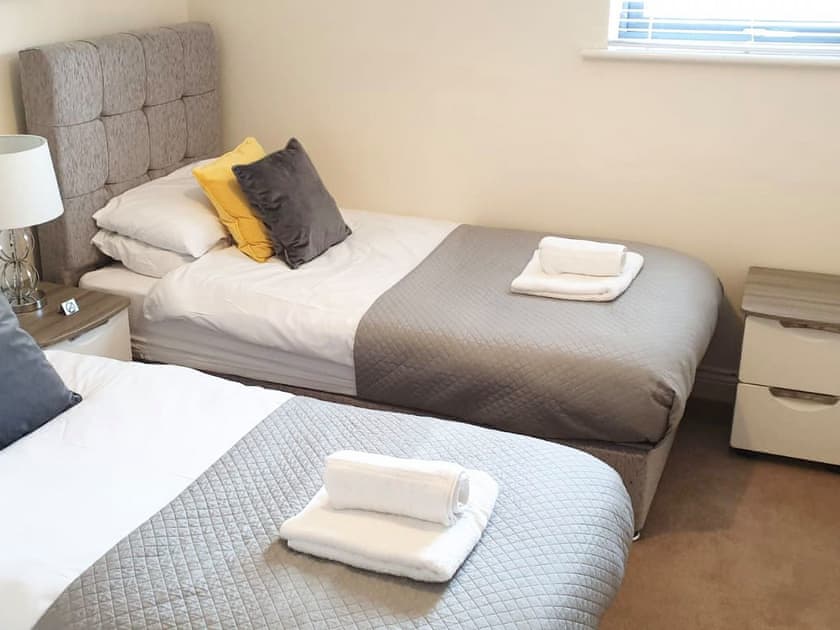 Twin bedroom | Renta Apartments 4 - 61 - Whitestar Apartments, Southampton