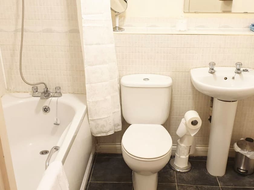 Bathroom | Renta Apartments 4 - 61 - Whitestar Apartments, Southampton