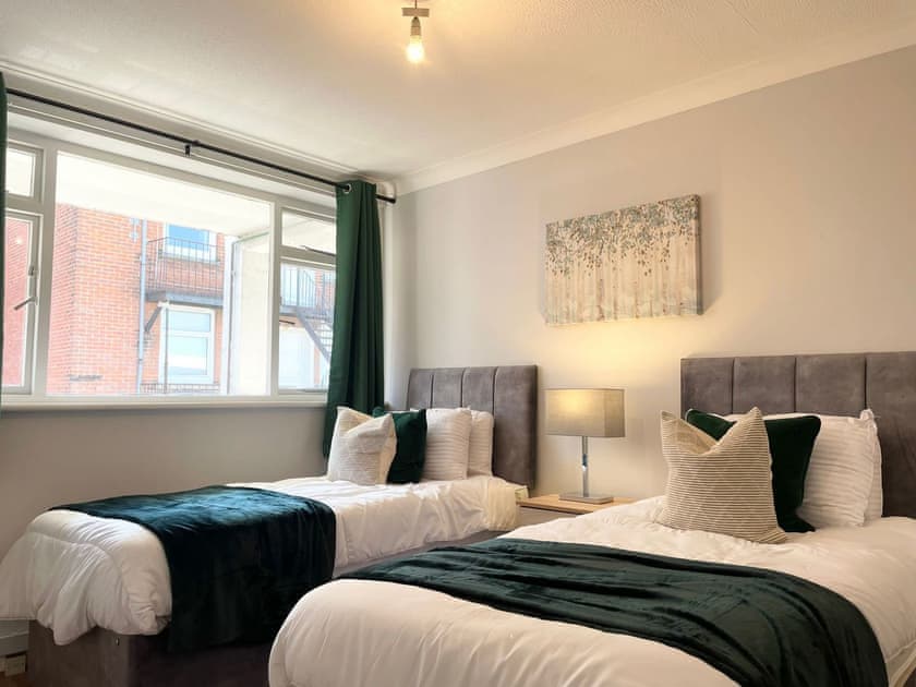 Twin bedroom | Southsea Apartment 4 - Southsea Apartments, Southsea, Portsmouth