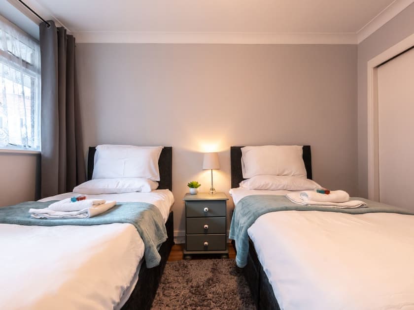 Twin bedroom | Southsea Apartment 5 - Southsea Apartments, Southsea, Portsmouth