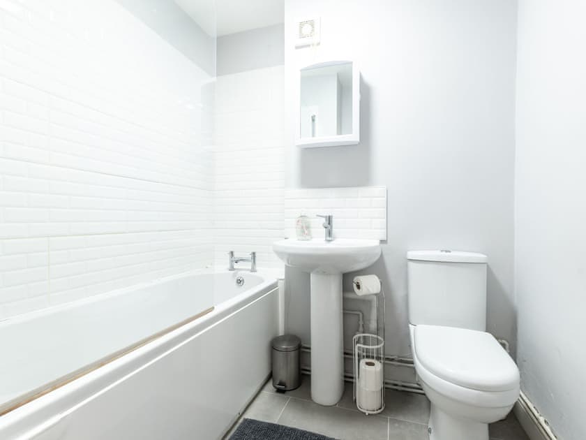 Bathroom | Southsea Apartment 5 - Southsea Apartments, Southsea, Portsmouth