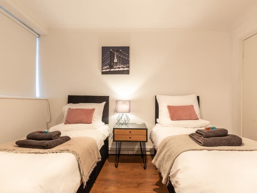 Twin bedroom | Southsea Apartment 6 - Southsea Apartments, Southsea, Portsmouth