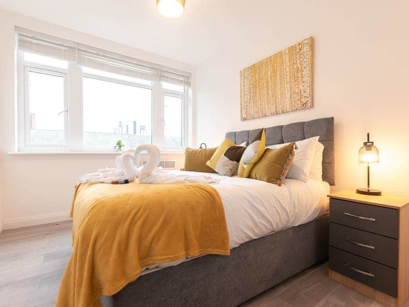 Double bedroom | Flat 1 - London Apartments, Southampton