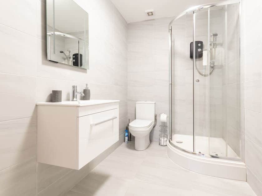Shower room | Flat 1 - London Apartments, Southampton