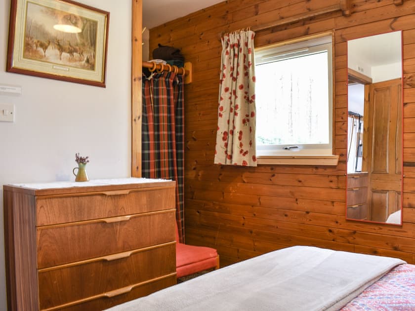 Double bedroom | The Chalet - Mondhuie Self Catering Chalets, Nethy Bridge
