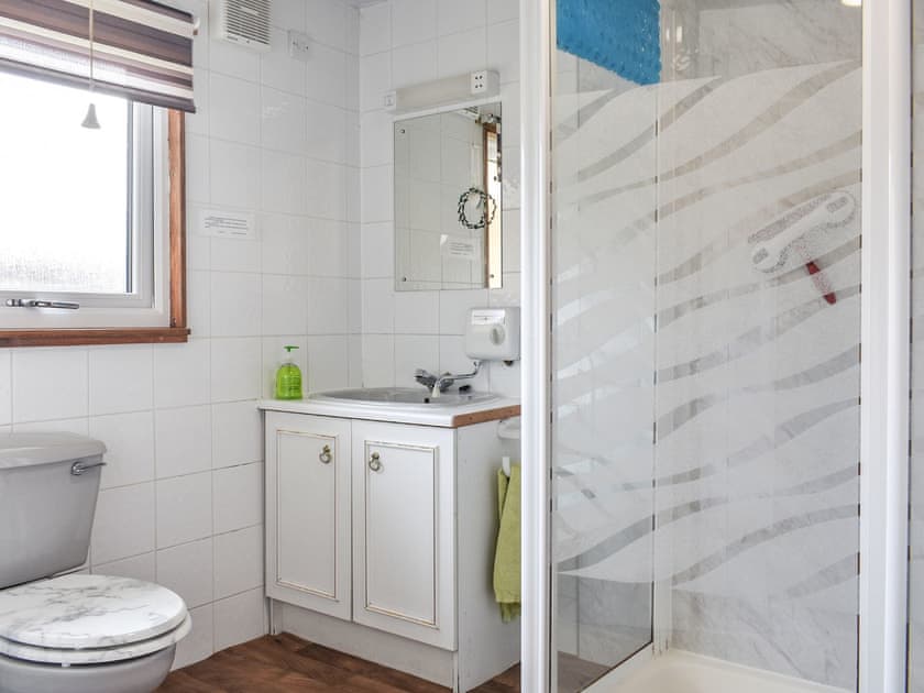 Shower room | The Chalet - Mondhuie Self Catering Chalets, Nethy Bridge