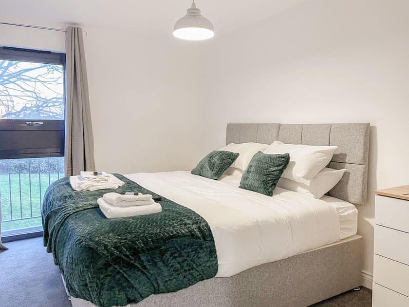 Double bedroom | Renta Apartments 4 - 2 - Whitestar Apartments, Southampton