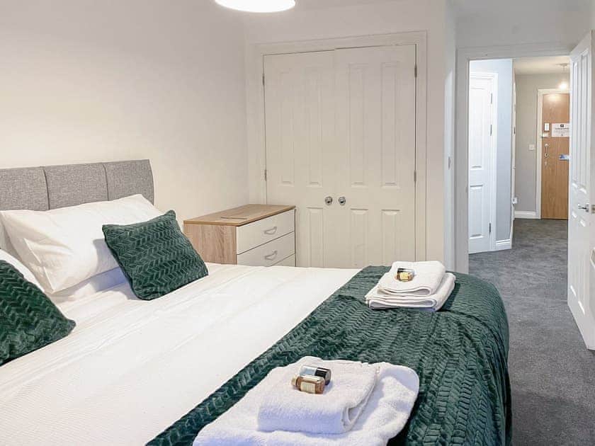 Double bedroom | Renta Apartments 4 - 2 - Whitestar Apartments, Southampton