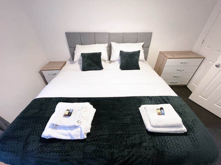 Double bedroom | Renta Apartments 4 - 2 - Whitestar Apartments, Southampton