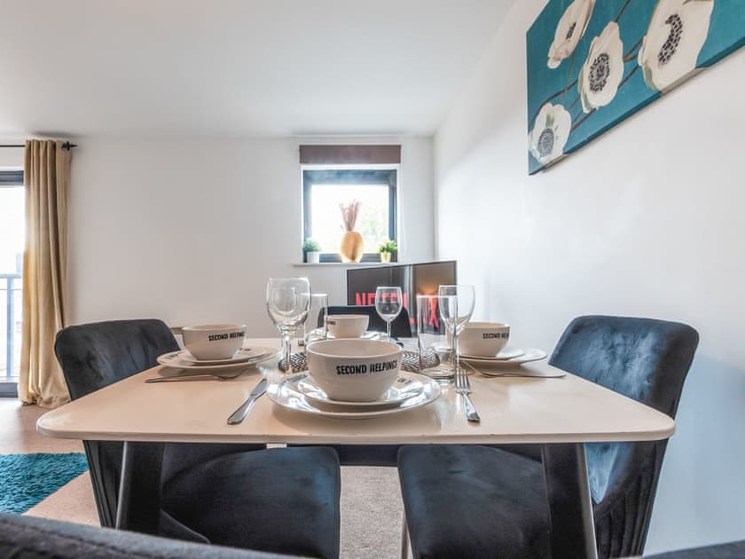 Dining Area | Renta Apartments 4 - 4 - Whitestar Apartments, Southampton