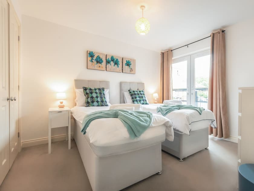 Twin bedroom | Renta Apartments 4 - 4 - Whitestar Apartments, Southampton
