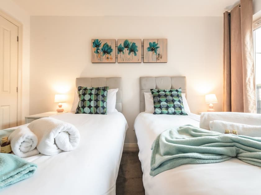 Twin bedroom | Renta Apartments 4 - 4 - Whitestar Apartments, Southampton