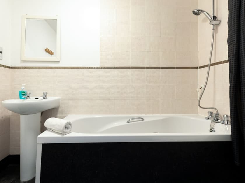 Bathroom | Renta Apartments 4 - 4 - Whitestar Apartments, Southampton