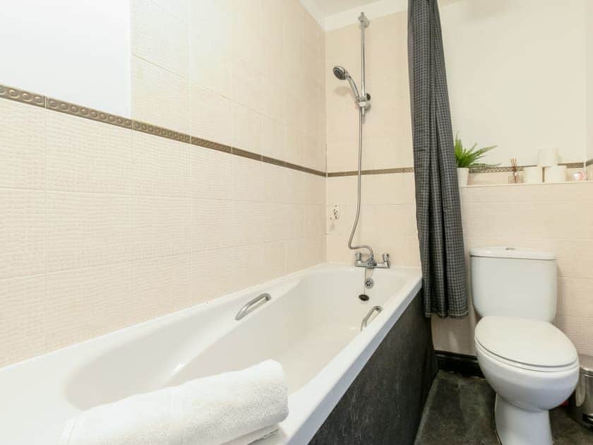 Bathroom | Renta Apartments 4 - 4 - Whitestar Apartments, Southampton