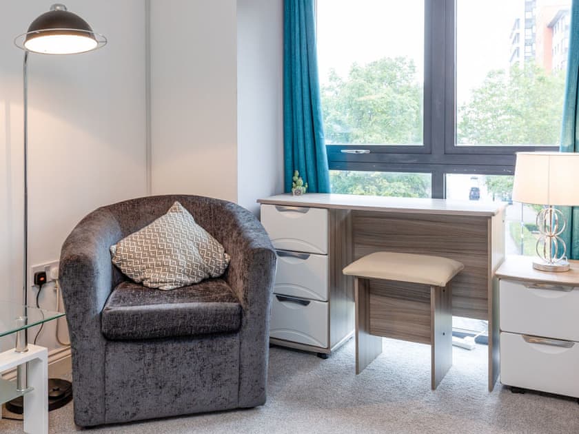 Living room/dining room | Renta Apartments 4 - 35 - Whitestar Apartments, Southampton