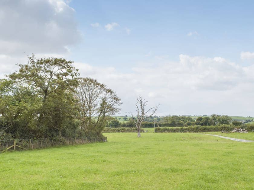 Setting | Pod 2 - Sunnyhill Pods, Llanboidy