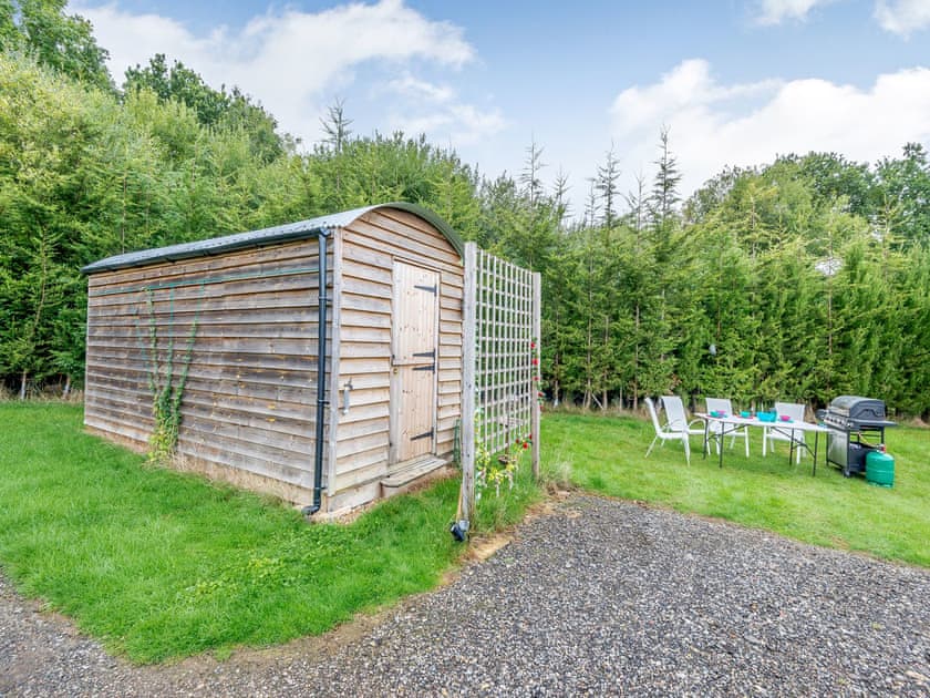 Exterior | Shepherds Hut, Ashford