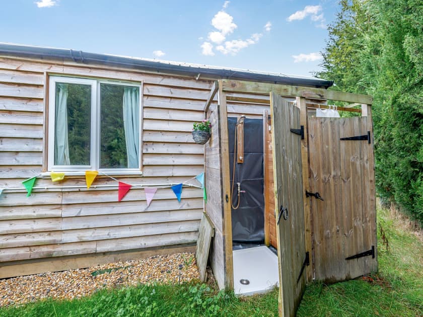 Exterior | Shepherds Hut, Ashford