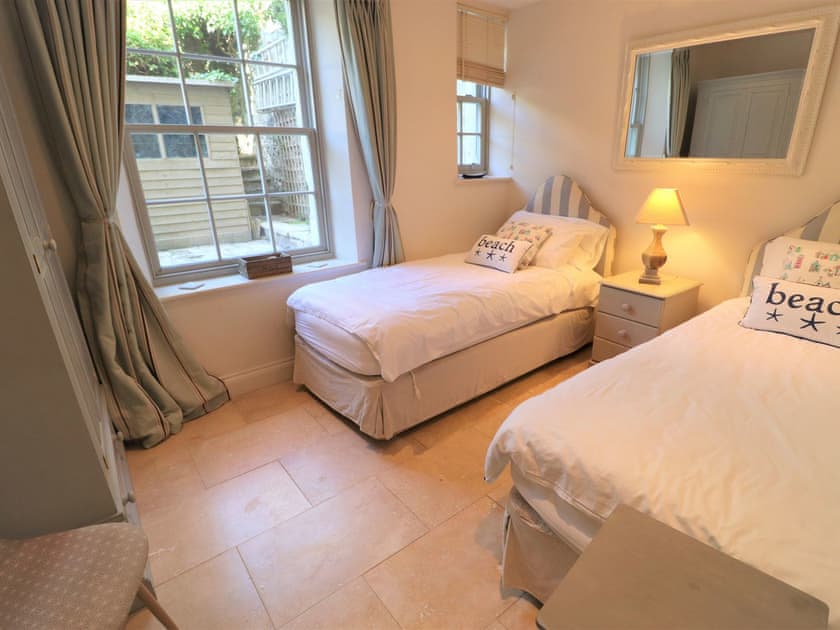 Twin bedroom | Villa Amanti, Ventnor